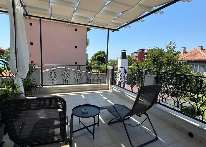 лилия 2 アパート プリモルスコ